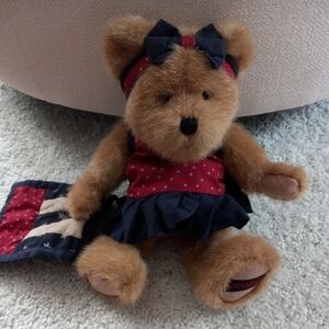 Boyds Bear Bearyproud, Style #918341. Collectors piece.